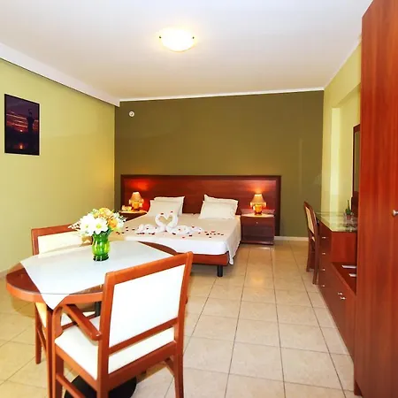 Esmeralda Apart-hotel Kremastí