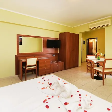 Esmeralda Apartmanhotel Kremasztí