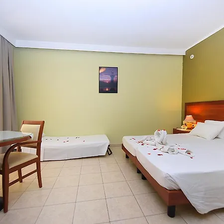 Esmeralda 3* Kremasztí