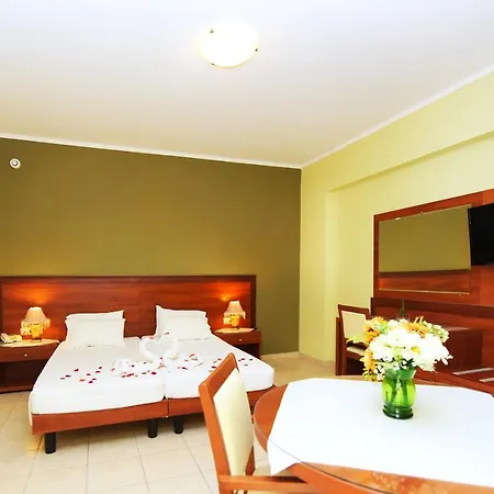 Esmeralda Aparthotel 3*
