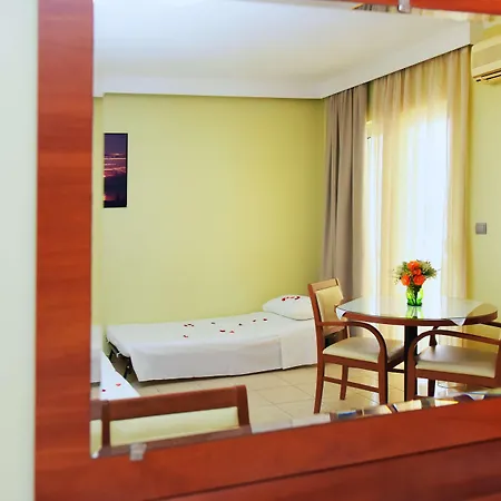 Lägenhetshotell Esmeralda 3*
