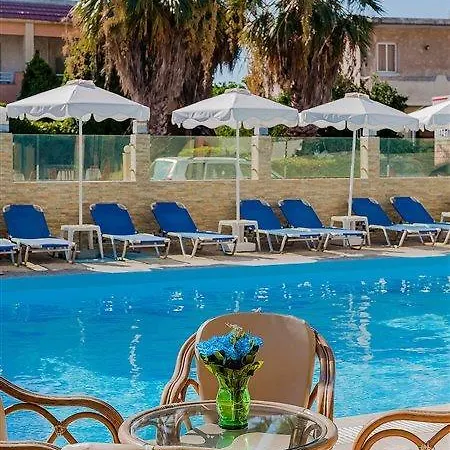 Esmeralda Aparthotel 3*