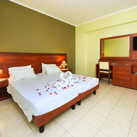Esmeralda Apartahotel 3*