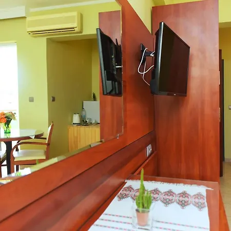 Esmeralda 3* Кремасти