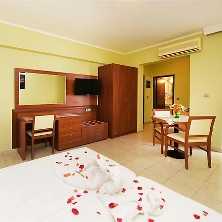 Esmeralda 3* Кремасти