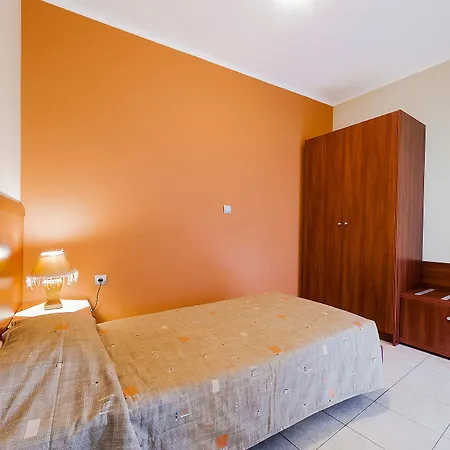Esmeralda 3* Кремасти