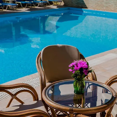 Apartahotel Esmeralda 3*