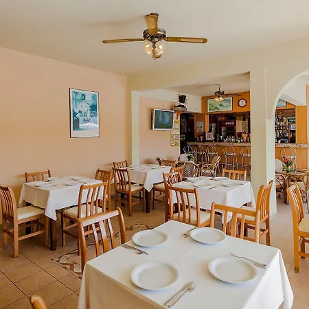 Esmeralda Apartahotel