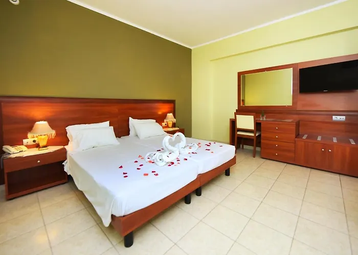 Esmeralda Aparthotel 3*