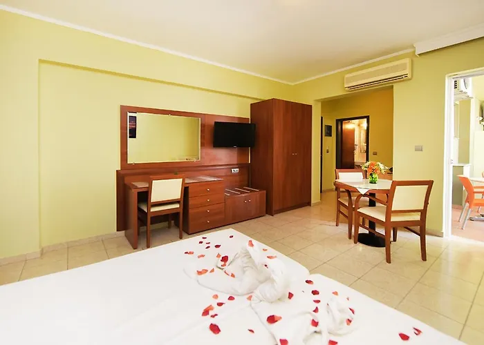 Esmeralda Apartmanhotel Kremasztí