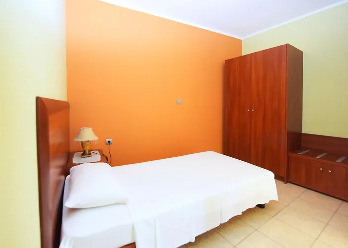 Esmeralda Aparthotel 3*