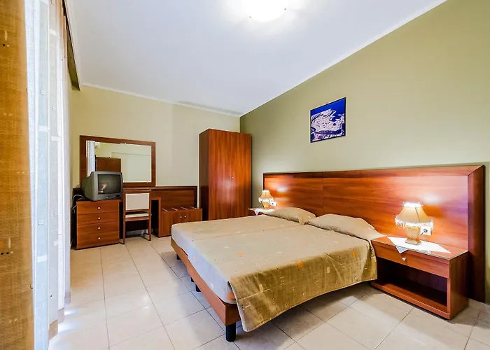 Esmeralda Apartmanhotel Kremasztí